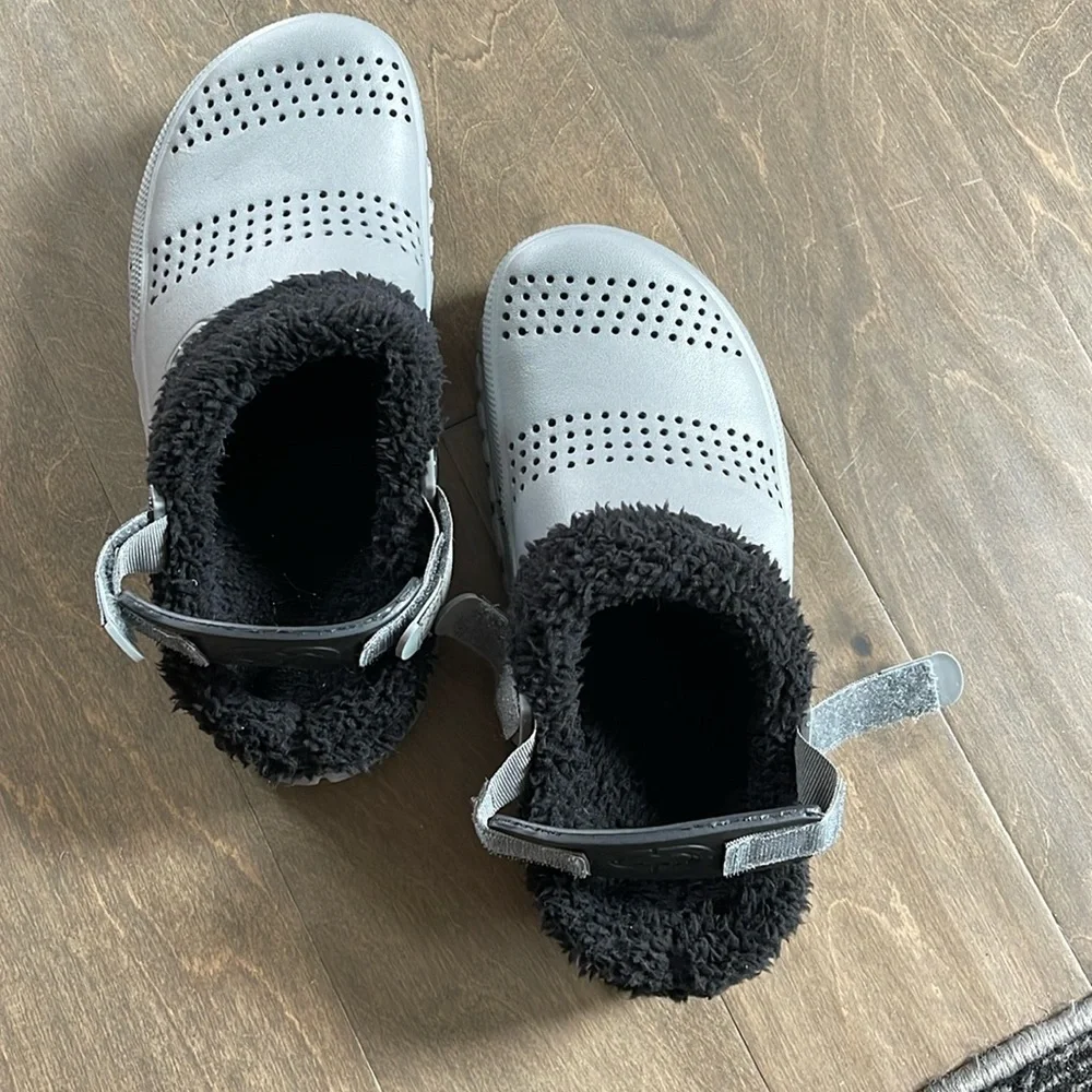 Unisex New Winter Slip on shoes Size 9 (uniltd brand)